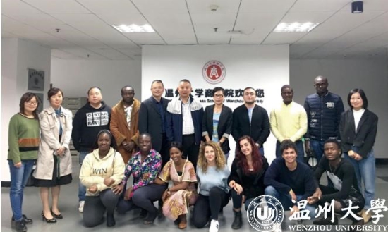成人视频
商学院第一届硕士学位留学生合影.jpg