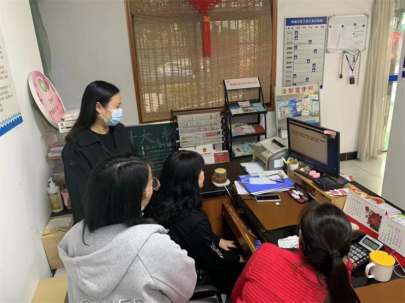 成人视频
家庭教育研究院巾帼文明岗教育行